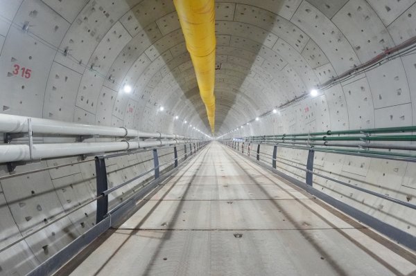 正规在线配资公司 国内首座下穿多股道铁路站场区的超大直径盾构隧道建成